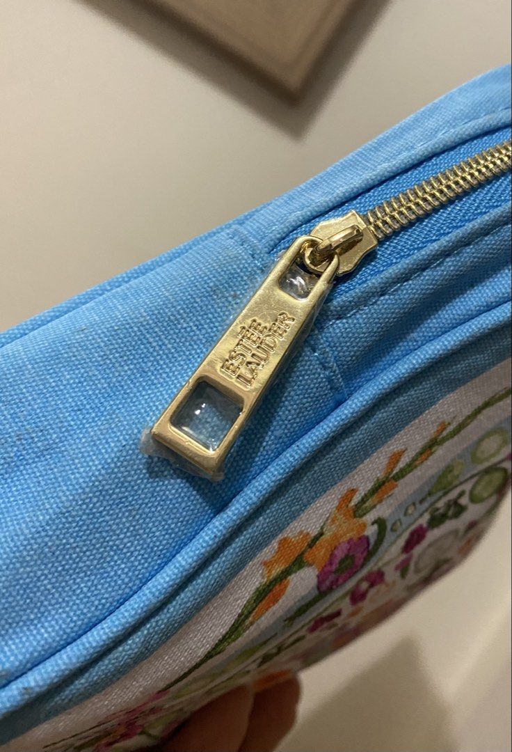 Estee Lauder Floral Canvas Make Up Pouch (Category: Purses & Pouches) located in Cavite. Submitted by chubbsavenue (Listing ID 1442054836, Image 2). Description: .