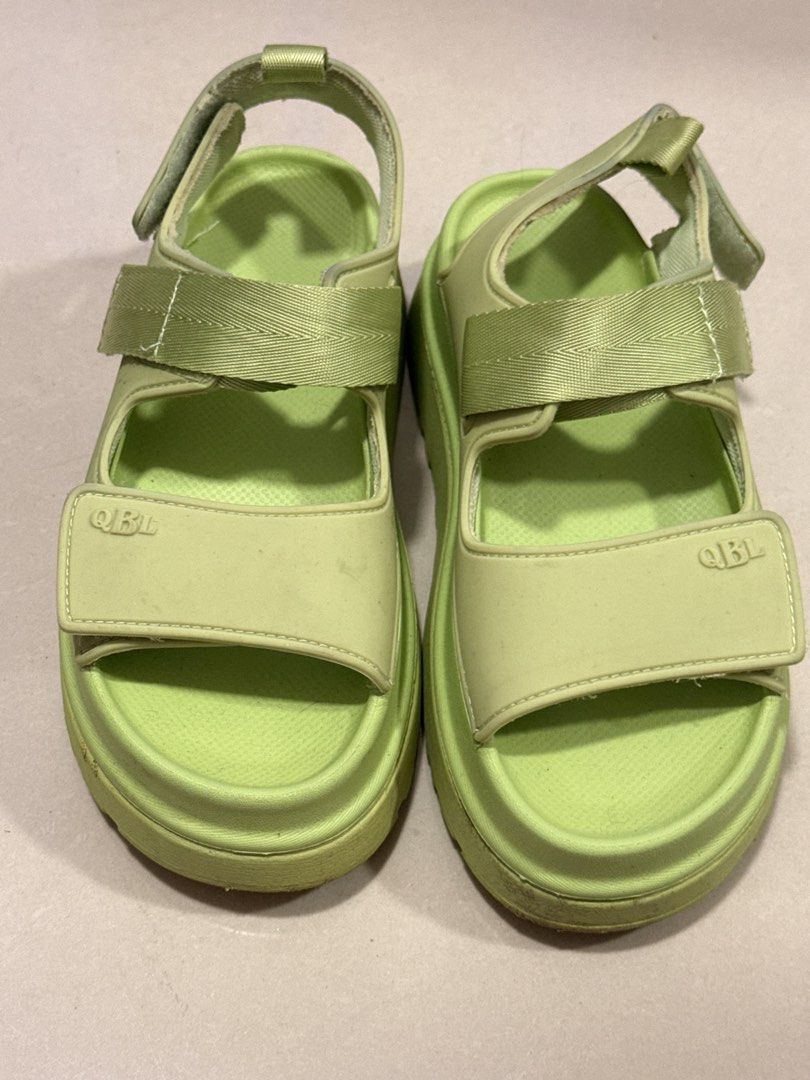 Fashionanle Chunky Sandals (Category: Loafers) located in Mandaluyong City. Submitted by armcpu (Listing ID 1442024927, Image 2). Description: Very Fashionable Perfect for Summer Outfit .