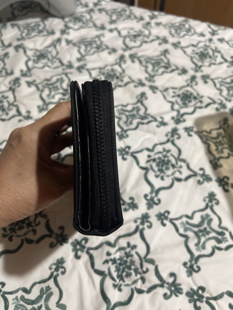 FILA Black Zip Around Wallet (Category: Wallets & Card holders) located in Quezon City. Submitted by donnabelle7572 (Listing ID 1442076371, Image 3). Description: - FILA black zip-around wallet - Small shiny FILA logo detail on the front - Ample interior space for cards and cash - Smoothly functioning zipper - Perfect for everyday use.