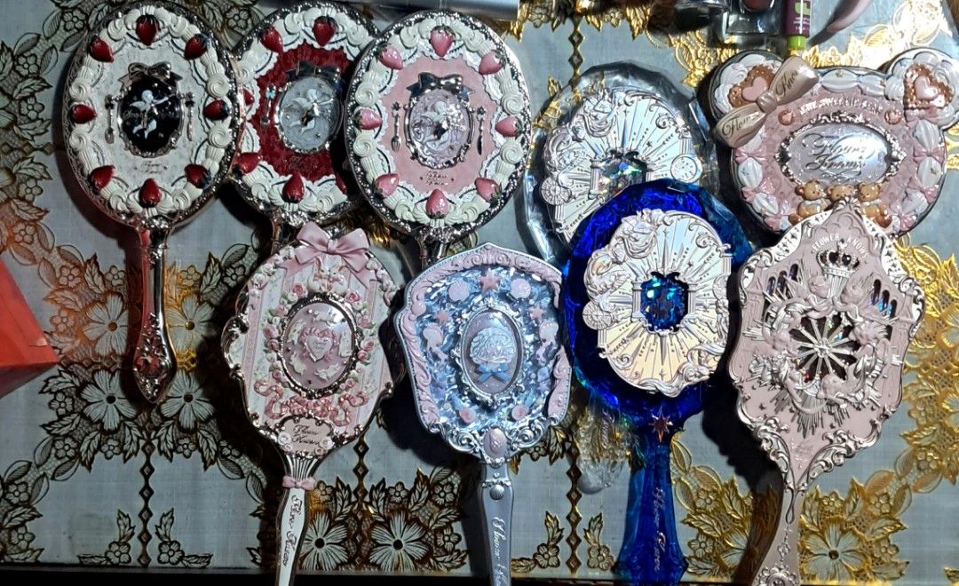 Flowerknows Hand Mirror (Category: Makeup) located in Urdaneta. Submitted by ssonlj (Listing ID 1442104401, Image 1). Description: fs flowerknows hand mirror! with box 900 each +sf rfs : School Funds Available Take all Mop : gcash.