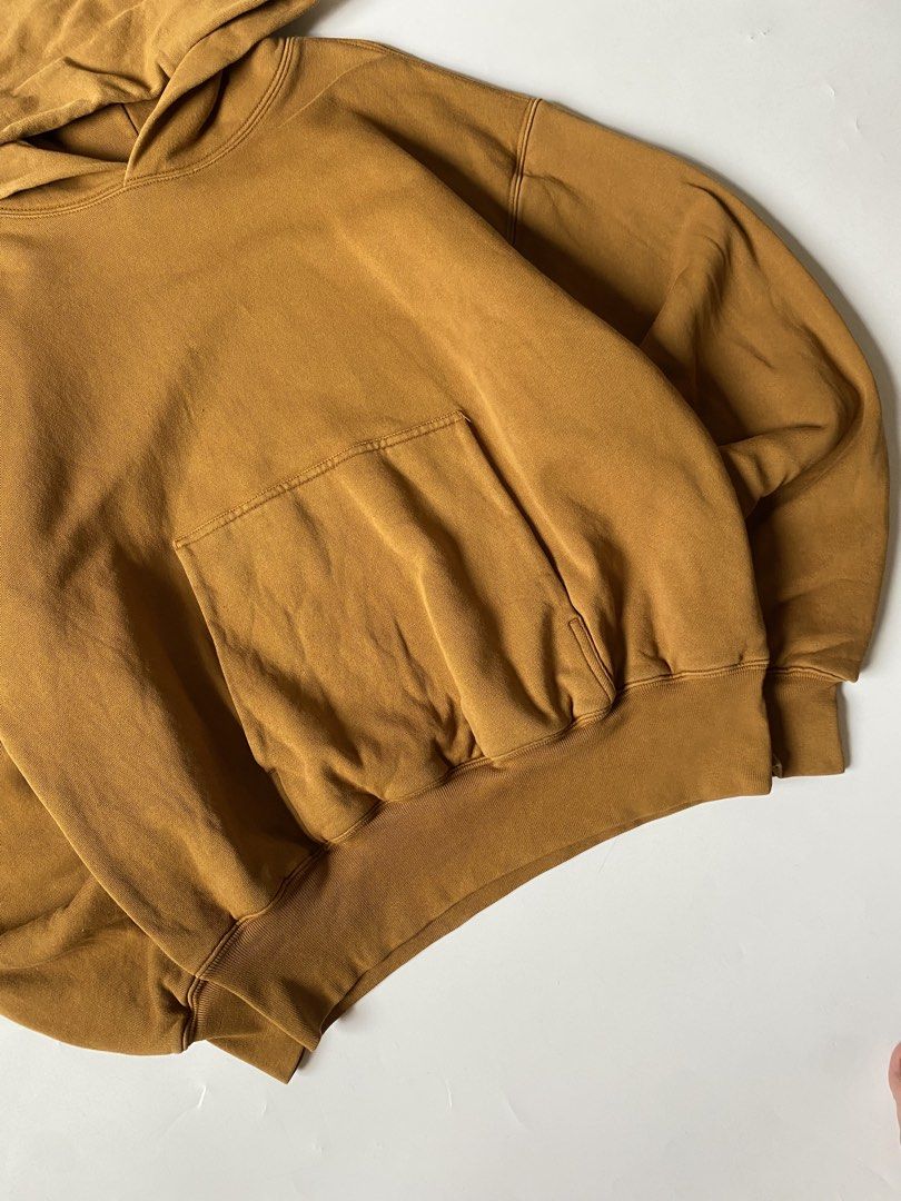 FW21 Yeezy x Gap Perfect Hoodie Brown (Category: Hoodies) located in Baguio. Submitted by the_gunstore (Listing ID 1442125227, Image 3). Description: Size tagged:M Issue:none Width:25 Length:26 Shoulder:24 Sleeve:24.