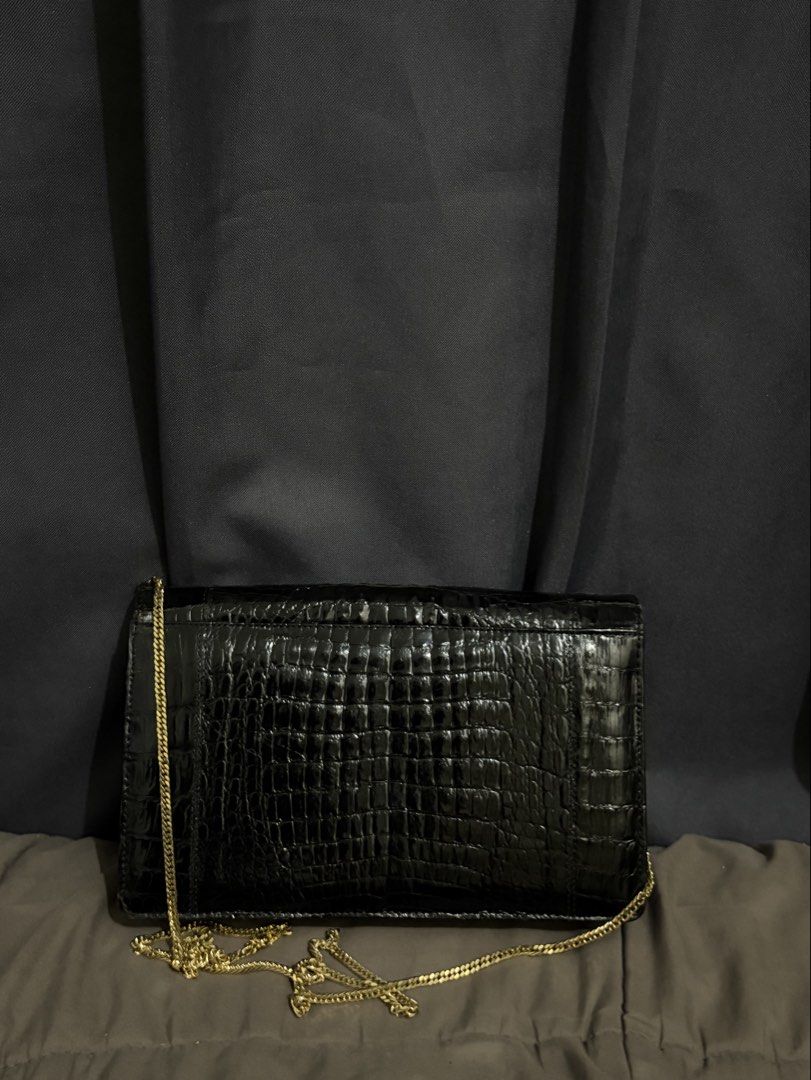 Genuine Crocodile Flap Bag (Category: Luxury Bags & Wallets) located in Munoz. Submitted by lolongs (Listing ID 1442117010, Image 2). Description: - Genuine crocodile crocskin - Exotic skin / Animal skin - Sobrang ganda nito sa personal. Lakas makaChanel - Gold na gold pa ang chain and hardware - Pwedeng alisin ang chain and gawing clutch lang .