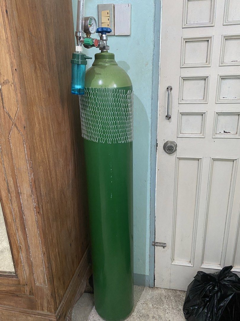 Global Air Oxygen Tank with Regulator and Flowmeter (Category: Medical Supplies & Tools) located in Manila. Submitted by tavorafrancis8096 (Listing ID 1442076832, Image 1). Description: - Global Air green oxygen tank - Includes regulator and flowmeter - Tank specifications clearly marked - Ready for immediate use.