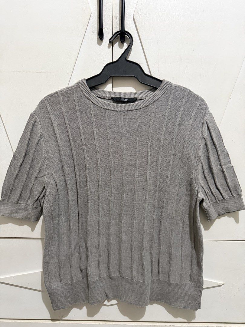 Grey Ribbed Knit Short Sleeve Top (Category: Blouses) located in Muntinlupa City. Submitted by jaja.0903 (Listing ID 1442124491, Image 1). Description: - Grey short sleeve knit top - Vertical ribbed detailing - Crew neck - Slightly cropped length - Subtle puff sleeve detail - Versatile: pairs easily with jeans or skirts.
