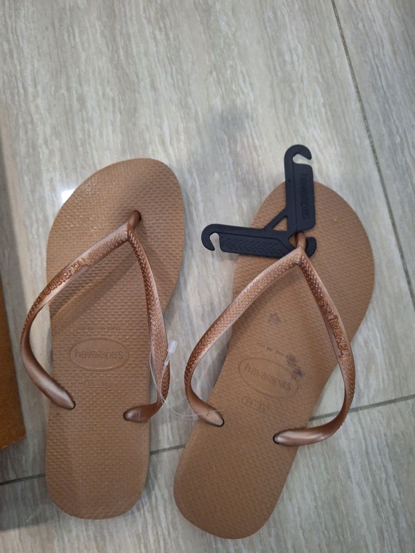 Havaianas Rose Gold Flip Flops Size 35/36 Slim (Category: Flipflops and Slides) located in Singapore. Submitted by step_tay (Listing ID 1441991538, Image 2). Description: - Havaianas flip flops - Lovely rose gold - Size 35/36 - Brand new. Comes with original box and tags - Ideal for beach or casual wear - Easy slip-on style - Slight stain on the right foot.