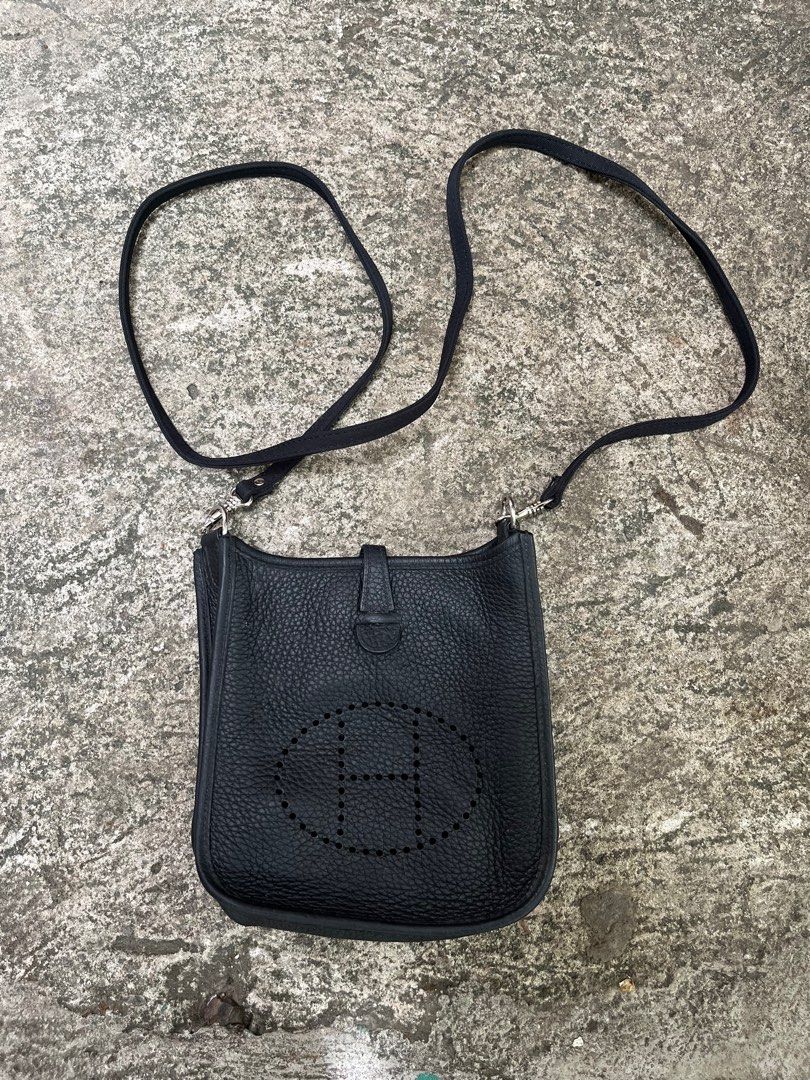 HERMES EVELYN (Category: Luxury Bags & Wallets) located in Manila. Submitted by kramice (Listing ID 1442020331, Image 1). Description: REPLACE SLING.