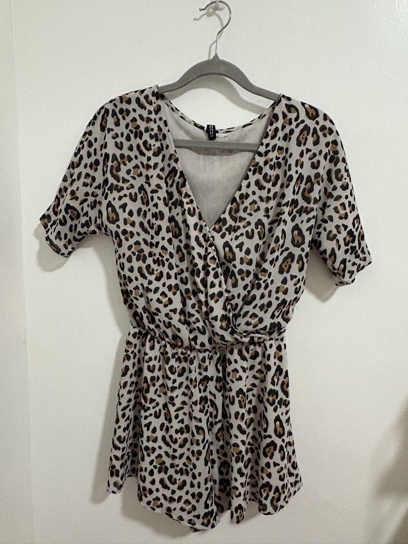 H&M Leopard Print V-Neck Short Sleeve Romper (Category: Rompers) located in San Fernando. Submitted by lovedby.ct (Listing ID 1442065319, Image 1). Description: - Leopard print romper from H&M -Never worn.