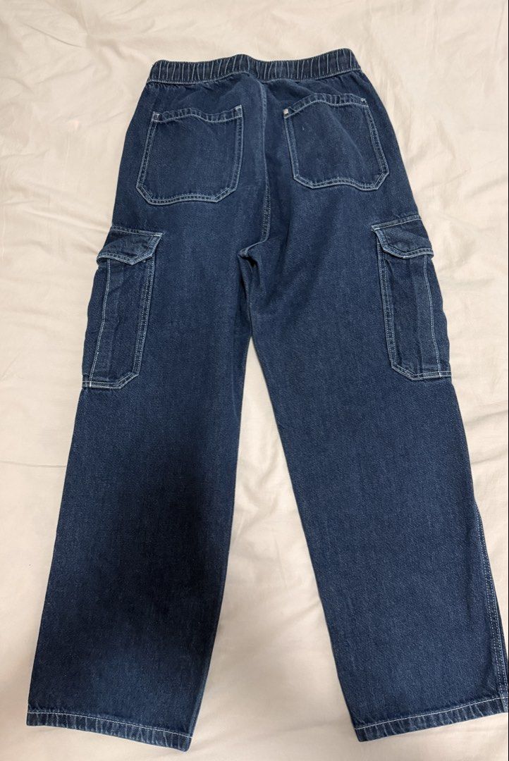 H&M Loose Fit Denim Cargo Pants (Category: Jeans) located in Quezon City. Submitted by tulip03 (Listing ID 1442036617, Image 2). Description: - H&M Dark Wash Denim Cargo Pants - Size: S - Fit: Loose with elastic waistband - Pockets: Two side, two back, and side cargo pockets - Style: Comfortable and stylish for everyday wear.