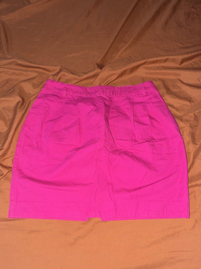 H&M Magenta Pink Mini Skirt (Category: Skirts) located in Quezon City. Submitted by _stphnlswardrobe (Listing ID 1442056410, Image 1). Description: Brand: H&M Size: M on tag; 27 in waist, 15.5 in length Condition: Like New Note: MOD: Lalamove, GGX ONLY MOP: GCash, Maya ONLY Loc: QC.