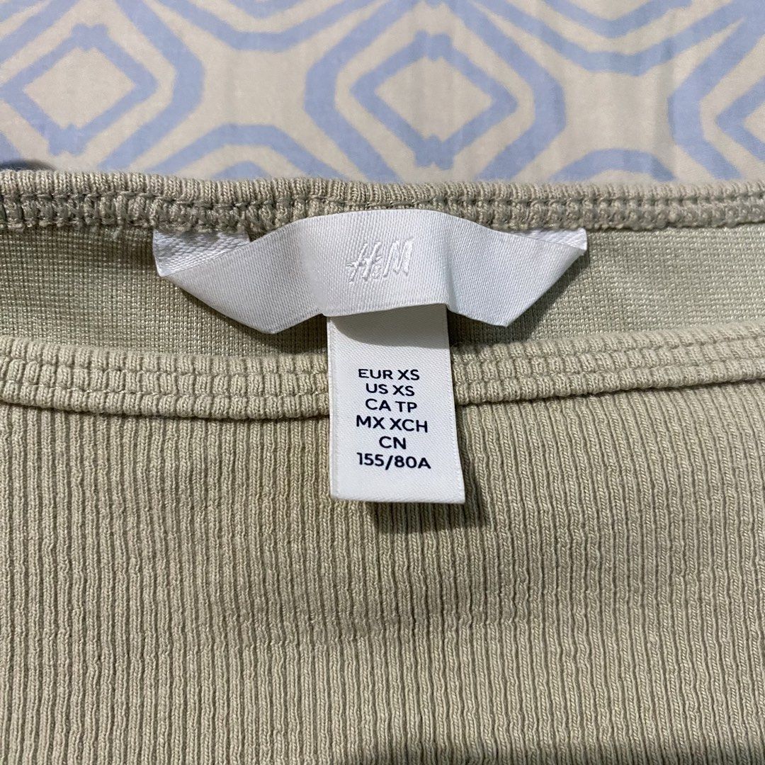 H&M Ribbed Square Neck Cropped Tank Top (Category: Sleeveless) located in Quezon City. Submitted by ndrmkl (Listing ID 1442062038, Image 3). Description: - Very unique light khaki green color - High quality ribbed material - Flattering square neckline and cropped length - Perfect for layering or wearing solo - SOLD OUT IN-STORE AND ONLINE - Go-to basic and comfy airport fit H&M zara bershka pull&bear mango basics tank tee top vest airport lounge 