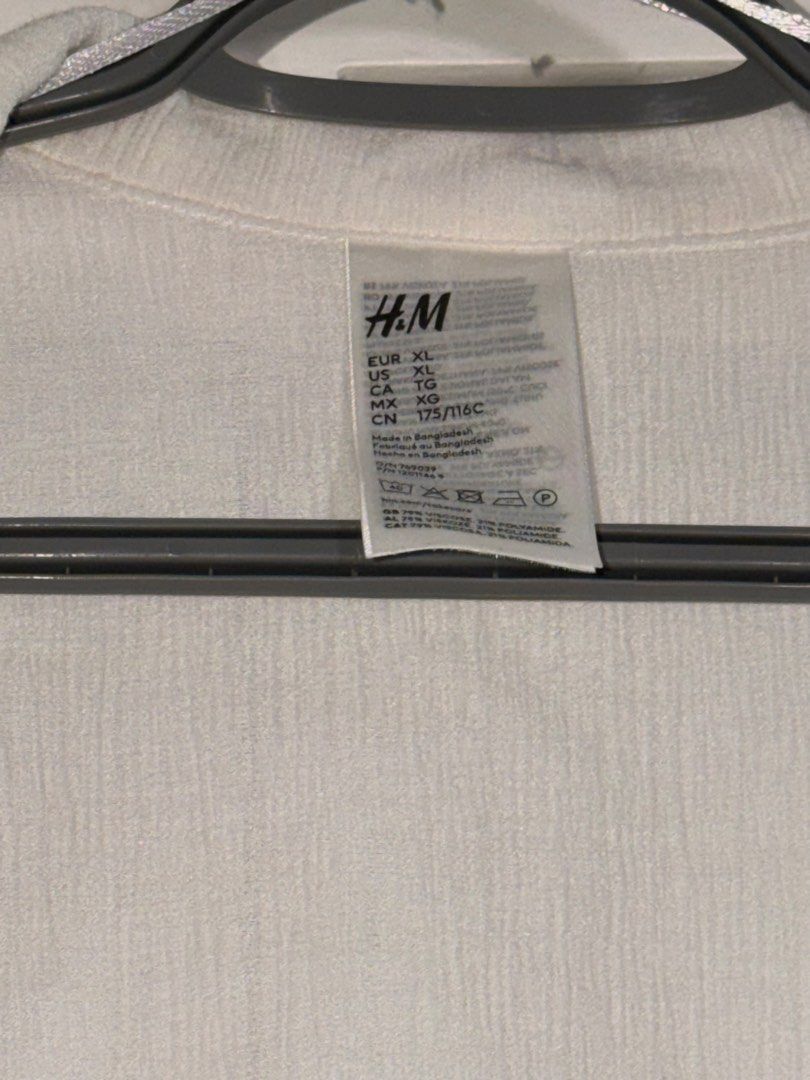 H&M White Cover Up Long Sleeves (Category: Others Tops) located in Lapu Lapu. Submitted by rehomingstuff (Listing ID 1442074406, Image 3). Description: .