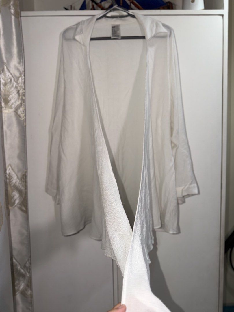 H&M White Cover Up Long Sleeves (Category: Others Tops) located in Lapu Lapu. Submitted by rehomingstuff (Listing ID 1442074406, Image 2). Description: .
