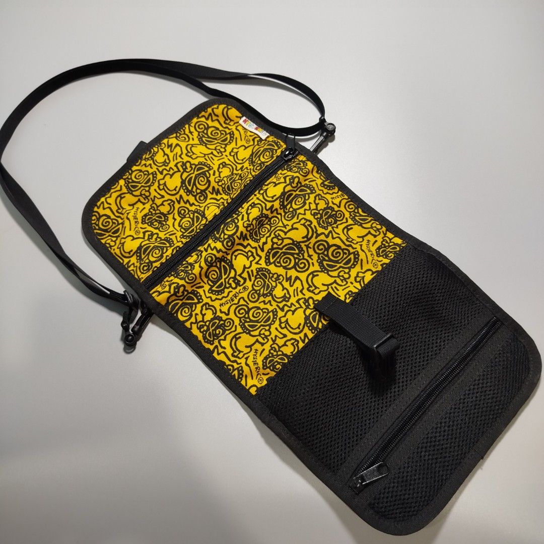 HYSTERIC GLAMOUR SLING/WALLET POUCH (Category: Luxury Bags & Wallets) located in Manila. Submitted by mnlhappybattle (Listing ID 1442024794, Image 3). Description: HYSTERIC GLAMOUR CORDURA SLING/WALLET POUCH Good Condition.
