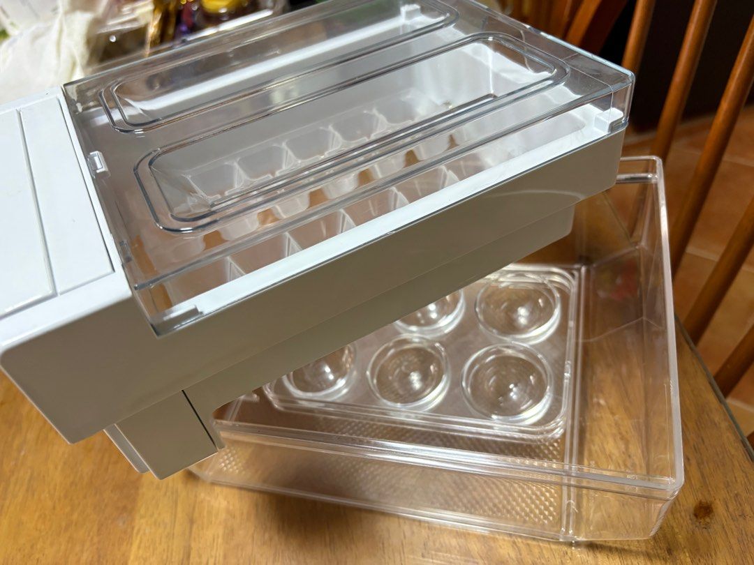 Ice cube maker with tray & egg tray473772472015278080