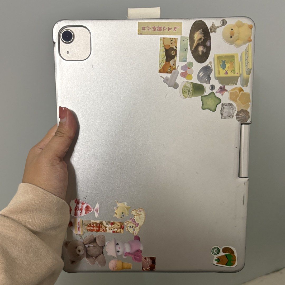 Ipad Rotating Keyboard (Category: Cases & Sleeves) located in Mandaluyong City. Submitted by satinjuniper (Listing ID 1442077723, Image 2). Description: - Fully functional keyboard for ipad models - fits ipad air 4/5th gen and ipad pro 11 - rotating, easy use from ipad alone to a mini laptop - see pics for flaws - connects easily and no issues with keyboard - personally think it's cutesy - rfs: need funds (personally wouldn't let this go but here