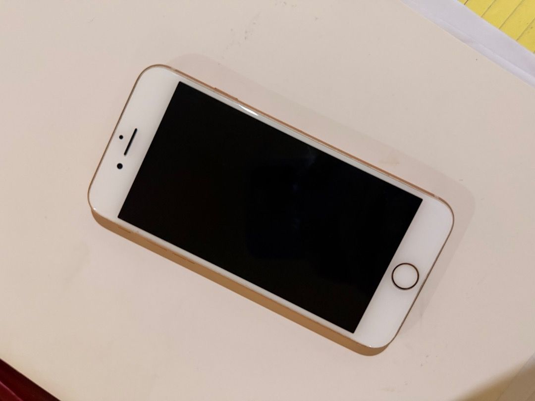 iPhone 8 (Category: iPhone 8 Series) located in San Fernando. Submitted by girlirb (Listing ID 1442055740, Image 2). Description: no charger battery health: 78% no damages at all free brand new screen protector free brand new phone case.