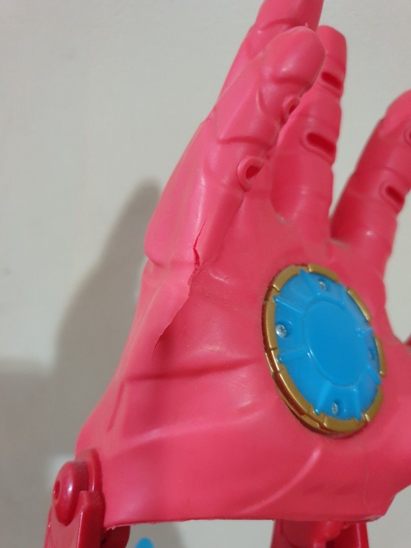 Iron Man Repulsor Ray Gauntlet Toy Gloves (Category: Action & Battle Toys) located in Las Pinas. Submitted by anggesmart (Listing ID 1441989526, Image 3). Description: - Preloved Iron Man Repulsor Ray Gauntlet Toy Gloves - Classic Red, Gold, and Blue color scheme - Features articulated fingers for realistic play - Note: Small crack on the palm of one glove. - Ideal for costumes, dress-up, or imaginative play.