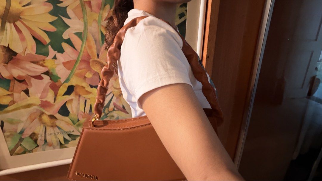 Jacquemus Le Vague Bag (Category: Luxury Bags & Wallets) located in Manila. Submitted by jocelynsnight (Listing ID 1442071471, Image 3). Description: Jacquemus Le Vague Bag ✨ Selling my authentic Jacquemus Le Vague wave shoulder bag in beautiful cognac brown leather. Condition: 9.5/10. Carried only 1-2 times max. No noticeable damage or visible flaws. Includes: Original box and dust bag. Absolute dream bag, just trying to downsize my collection! 