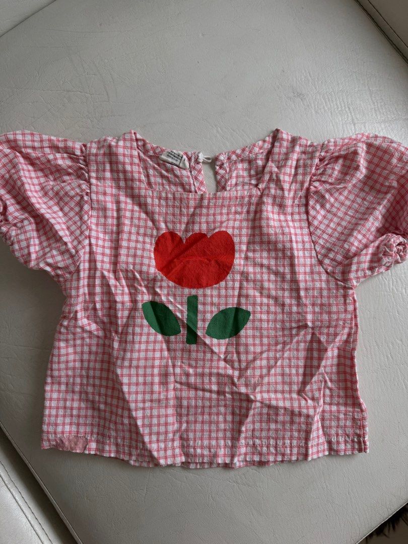 Kids Pink Gingham Tulip Top (Category: Babies & Kids Fashion) located in Las Pinas. Submitted by materialgowrl (Listing ID 1442068198, Image 1). Description: - Adorable pink gingham top - Sweet tulip print - Charming puff sleeves - Convenient back button closure - Made in Korea - Size XS (fits 3-5 yrs old) - Ideal for your little one.