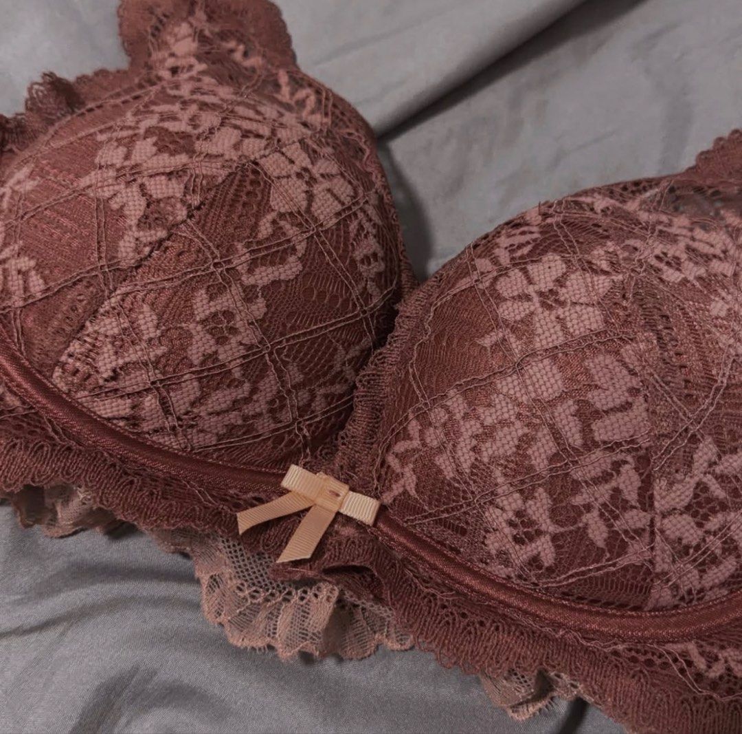 Lace Bra （分類：襯衫）位於 Hong Kong。 由 luna852luna 提交（商品編號 1442125577，圖片 2）。簡介： 𝗗𝗠 📩 ———————————- 購買須知： · 不設面交或其他服務 · 順豐到付 · 轉帳後才會留貨 · 製作需時，不接急單 ———————————- ▶ ▶ ▶ 聯絡 ： 𝖳𝖦 : 𝗅𝗎𝗇𝖺𝟪𝟧𝟤𝗅𝗎𝗇𝖺 ▶ ▶ ▶ 內衣褲： 𝖳𝖦 𝖢𝗁𝖺𝗇𝗇𝖾𝗅 : 𝗅𝗎𝗇𝖺𝟪𝟧𝟤𝗅𝗎𝗇𝖺𝟤𝗇𝖽。