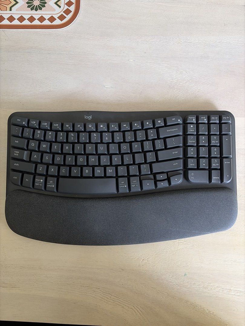 Logitech Ergonomic Keyboard wave keys473711350918696960