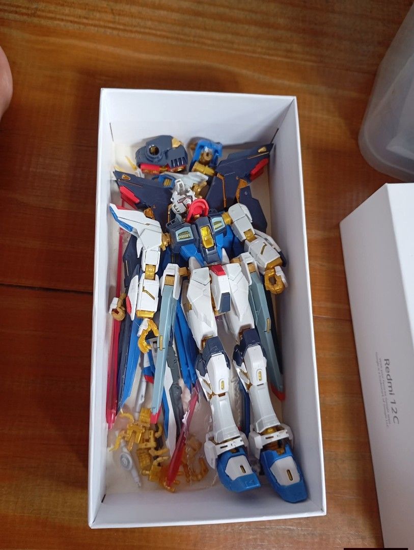 (LOOSE)Gundam Strike Freedom RG (Category: Gundam & Model Kits) located in Valenzuela. Submitted by hyrotitania (Listing ID 1442031728, Image 2). Description: For Sale Gundam Strike Freedom RG For 600 fixed loose siya all parts still have original box in good condition meetup along edsa carousel pickup Valenzuela dalandanan.