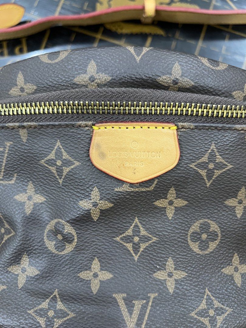 Louis Vuitton Monogram Bumbag (Category: Luxury Bags & Wallets) located in Bacolod City. Submitted by novymae23 (Listing ID 1441977806, Image 3). Description: Louis Vuitton Monogram Bumbag Excellent Condition.