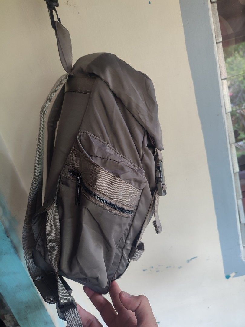 Lululemon Backpack (Category: Backpacks) located in Lipa City. Submitted by gudoys_outdoor16 (Listing ID 1442029541, Image 2). Description: - Lululemon backpack - Multiple pockets and compartments for organization - Secure zip closure for the main compartment - Buckle closures on side pockets - Adjustable straps for comfortable carrying - Ideal for everyday use or travel 2500 Only.