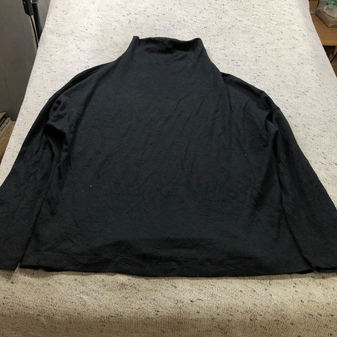 Lululemon Principal Dancer Funnel Neck Sweater Black (Category: Activewear) located in Santa Rosa. Submitted by sergids (Listing ID 1442011136, Image 2). Description: Lululemon Principal Dancer Funnel Neck Sweater Black Great condition. Check fitting tops to ensure this fits you. Dimensions below are exact measurements, see pics as well for comparison. 9/10 Condition and Colorway Dimensions: Check pic slide for actual size and dimensions. J&T or 
