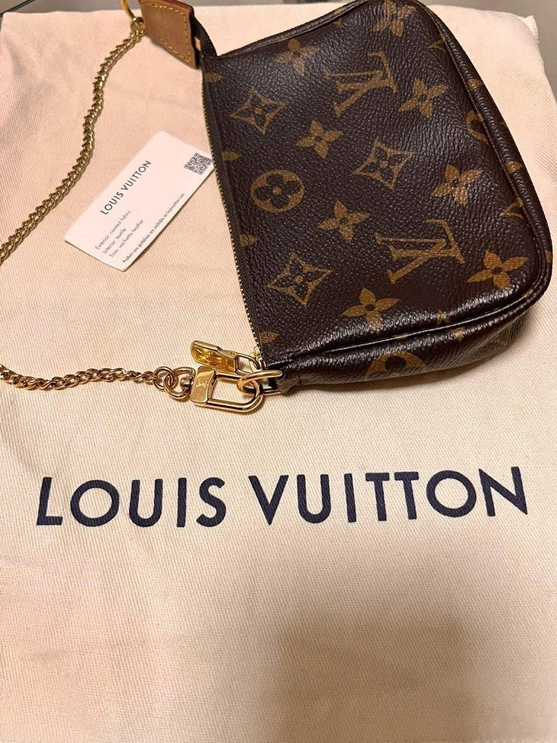 Lv pochette accessories (Category: Luxury Bags & Wallets) located in Quezon City. Submitted by angeluxe.fox (Listing ID 1442055078, Image 3). Description: Used few times Guaranteed authentic Meet up .