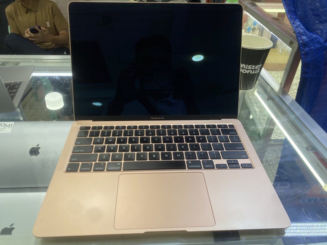 MACBOOK AIR 2020 8/256GB (Category: Laptops & Notebooks) located in Manila. Submitted by westclutchtradinggadgetinco. (Listing ID 1442124026, Image 2). Description: OPEN FOR INSTALLMENT PM FOR INQUIRIES SALE OR SWAP ! MABILIS KAUSAP ! LEGIT SELLER ! W/ WARRANTY 💯💯💯 •MACBOOK AIR 2020 •8 GB MEMORY 256 GB STORAGE (Other storage is also available) •Dual-Core Intel Core i3 •macOS Sequoia 15.7.4 •13.3 -inch Built-in Retina Display •1012 CC •Normal C