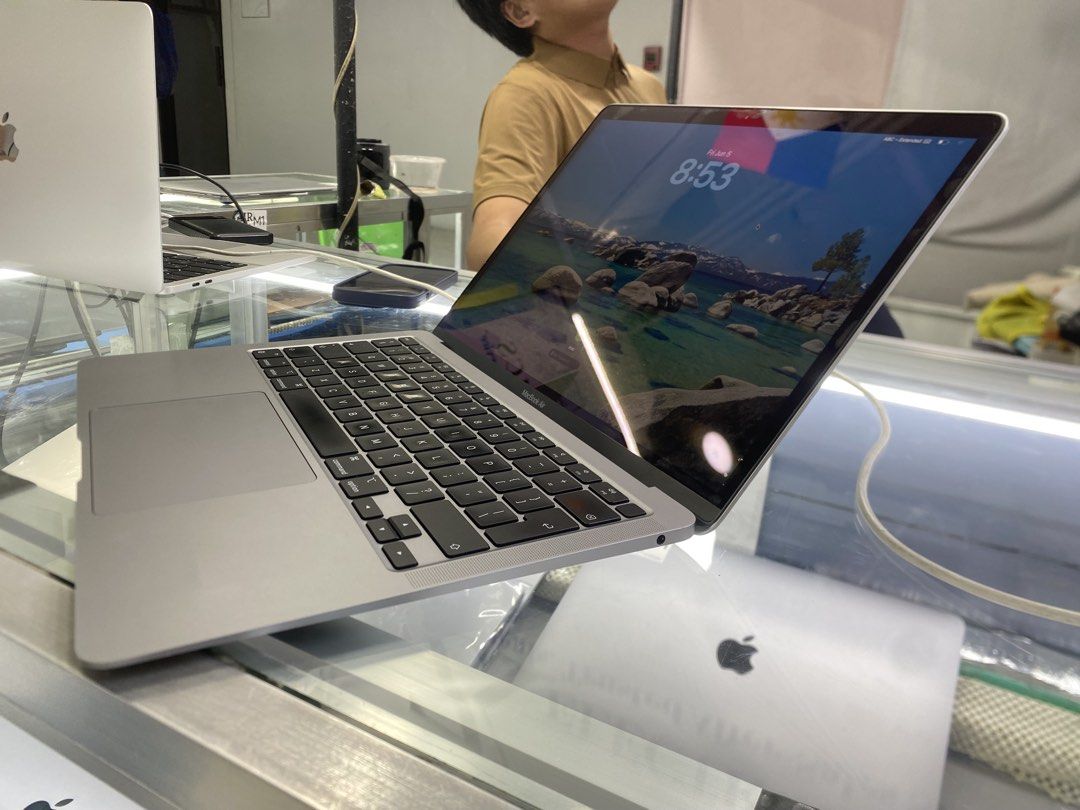 MACBOOK AIR M1 2020 8/256GB (Category: Laptops & Notebooks) located in Manila. Submitted by westclutchtradinggadgetinco. (Listing ID 1442124756, Image 3). Description: OPEN FOR INSTALLMENT PM FOR INQUIRIES SALE OR SWAP ! MABILIS KAUSAP ! LEGIT SELLER ! W/ WARRANTY 💯💯💯 •MACBOOK AIR M1 2020 •8 GB MEMORY 256 GB STORAGE (Other storage is also available) •Apple M1 •macOS Tahoe Version 26.1 •13.3 -inch Built-in Retina Display •84%BH 298CC •Normal Co