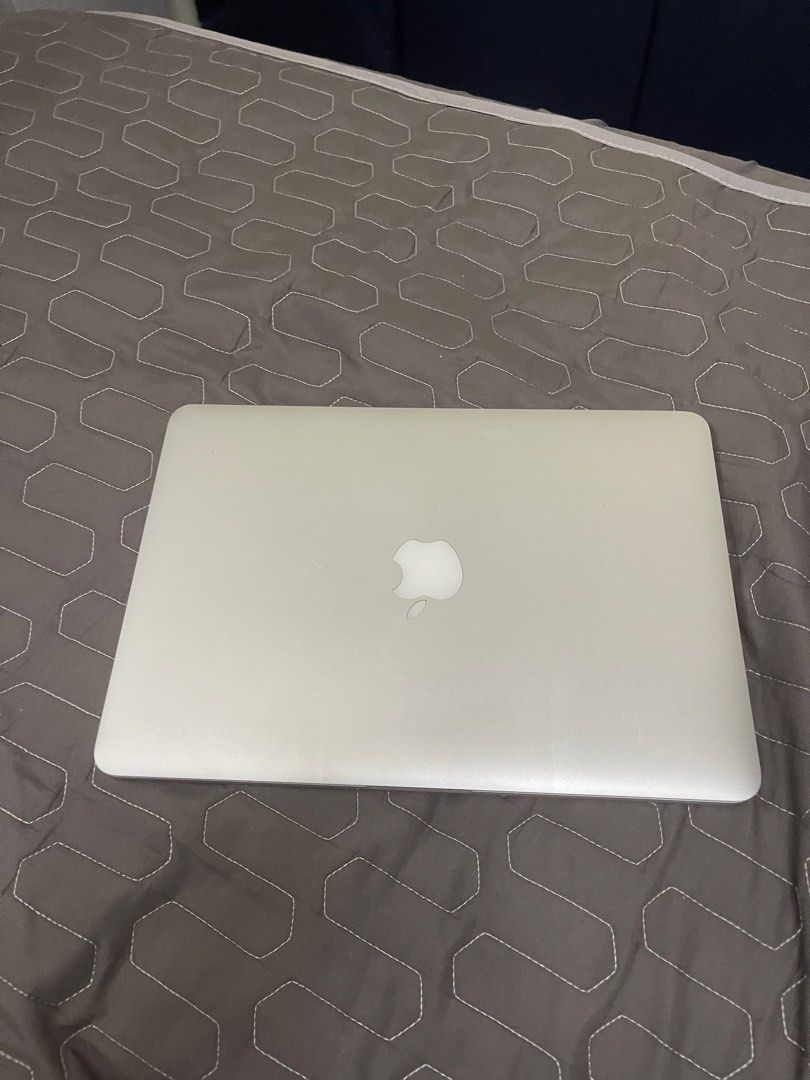 macbook pro i5 2015 (Category: Laptops & Notebooks) located in Manila. Submitted by hometechieonlineshop (Listing ID 1441989827, Image 2). Description: macbook pro i5 2015 13inch 8gb ram 128gb ssd with charger.