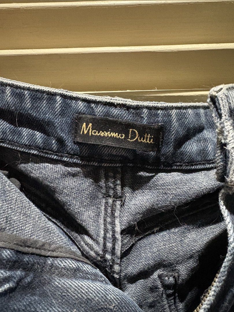 Massimo Dutti Blue Wash Denim Jeans (Category: Jeans) located in Mandaluyong City. Submitted by mcaryl0305 (Listing ID 1442089041, Image 2). Description: - Brand: Massimo Dutti - Color: Blue Wash Denim - Style: High-waisted, Relaxed Fit - Features: Front leg seam detail, Classic five-pocket styling - Closure: Button and zip - Versatile staple piece for any wardrobe rfs: decluttering.