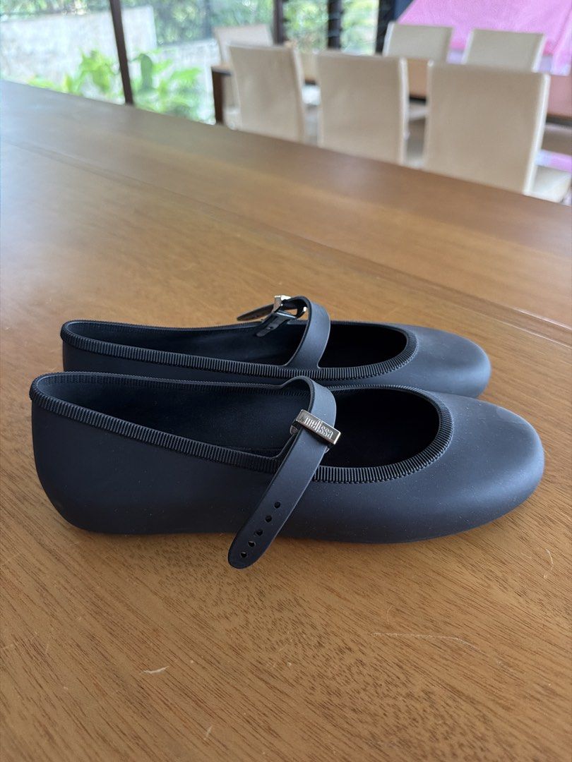 Melissa Ballerina Shoes (Category: Flats & Sandals) located in Pasig City. Submitted by smayc_21 (Listing ID 1441993214, Image 3). Description: -Bought it in Shangrila Mall for P4,695. -Still comes with a box -Last Price negotiable .