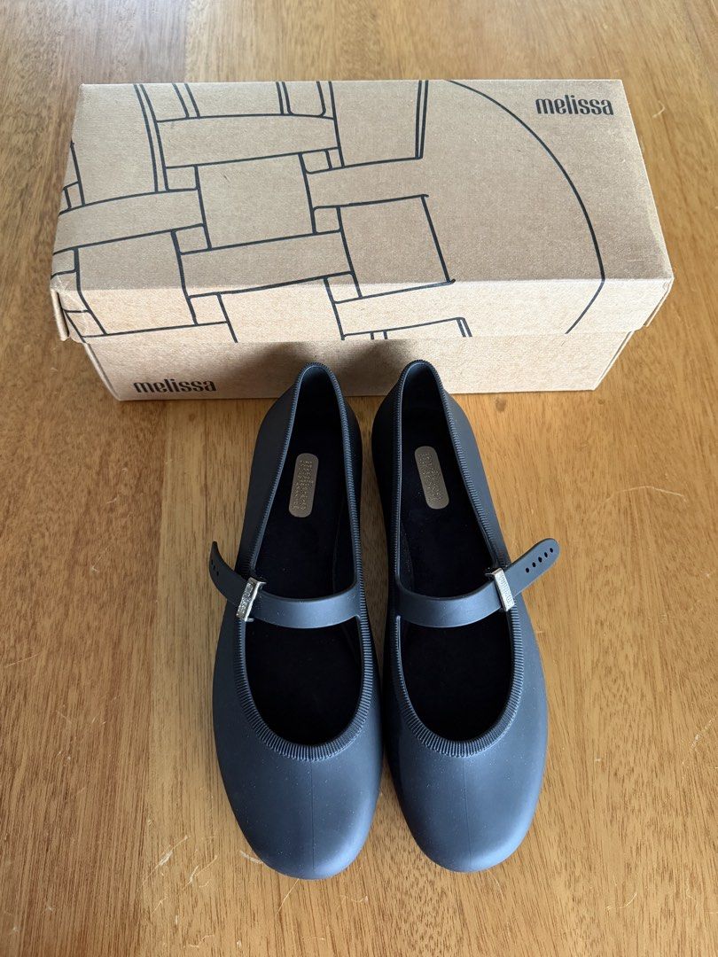 Melissa Ballerina Shoes (Category: Flats & Sandals) located in Pasig City. Submitted by smayc_21 (Listing ID 1441993214, Image 2). Description: -Bought it in Shangrila Mall for P4,695. -Still comes with a box -Last Price negotiable .