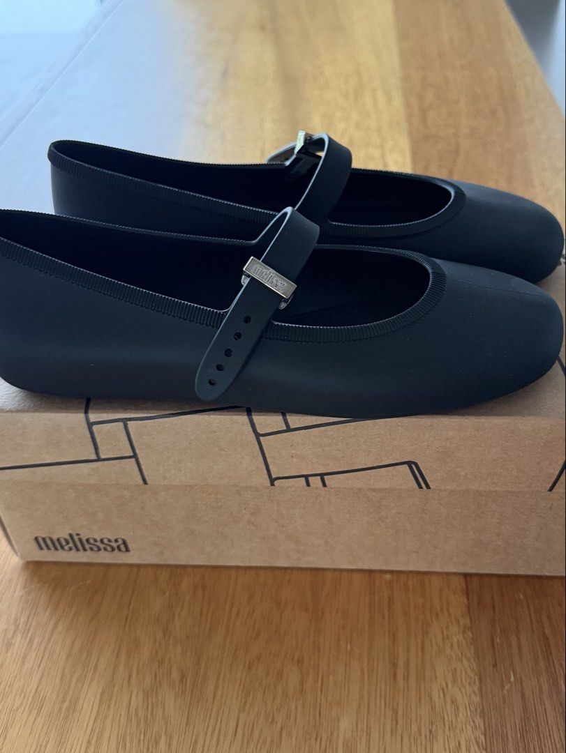 Melissa Ballerina Shoes (Category: Flats & Sandals) located in Pasig City. Submitted by smayc_21 (Listing ID 1441993214, Image 1). Description: -Bought it in Shangrila Mall for P4,695. -Still comes with a box -Last Price negotiable .