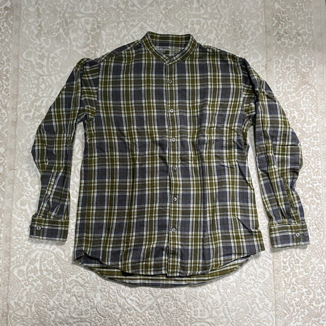 Muji men’s flannel (Category: Tshirts & Polo Shirts ) located in Mandaluyong City. Submitted by tinytrinket (Listing ID 1442036136, Image 1). Description: - flannel button up shirt - size L men’s but can be unisex.
