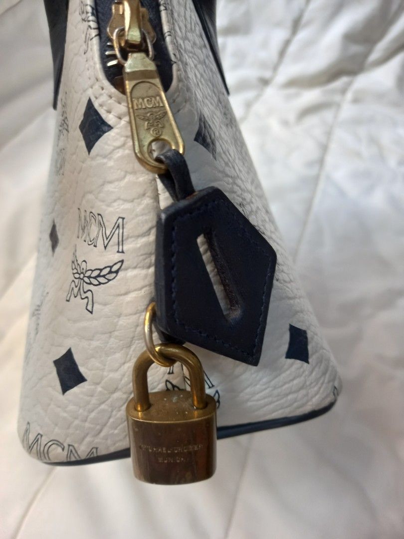 MUNCHEN mini Alma hand bag cross body bag (Category: Luxury Bags & Wallets) located in Tuguegarao City. Submitted by zenphoenix-7ad615 (Listing ID 1442015818, Image 2). Description: minimal aigns of use with zipper pocket missing key replace sling 9.5 by 7 by 3.80 inches.