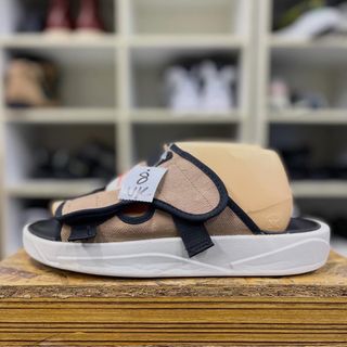 (Category: ) located in . Submitted by sneakers.too (Listing ID 1442131400, Image 1). Description: .