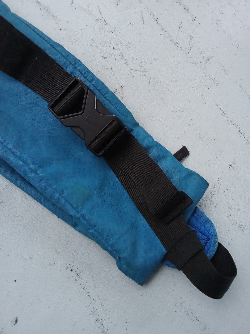 Nike Running Belt Bag Teal Blue (Category: Belt bags, Clutches and Pouches) located in Polomolok. Submitted by timog_high_ice (Listing ID 1442155125, Image 3). Description: - Teal blue Nike running belt bag - Zippered main compartment for secure storage - Adjustable strap with buckle closure for a custom fit - Reflective detail on the zipper pull for visibility - Ideal for carrying essentials during runs and workouts Subrang Pogi nito🫶.