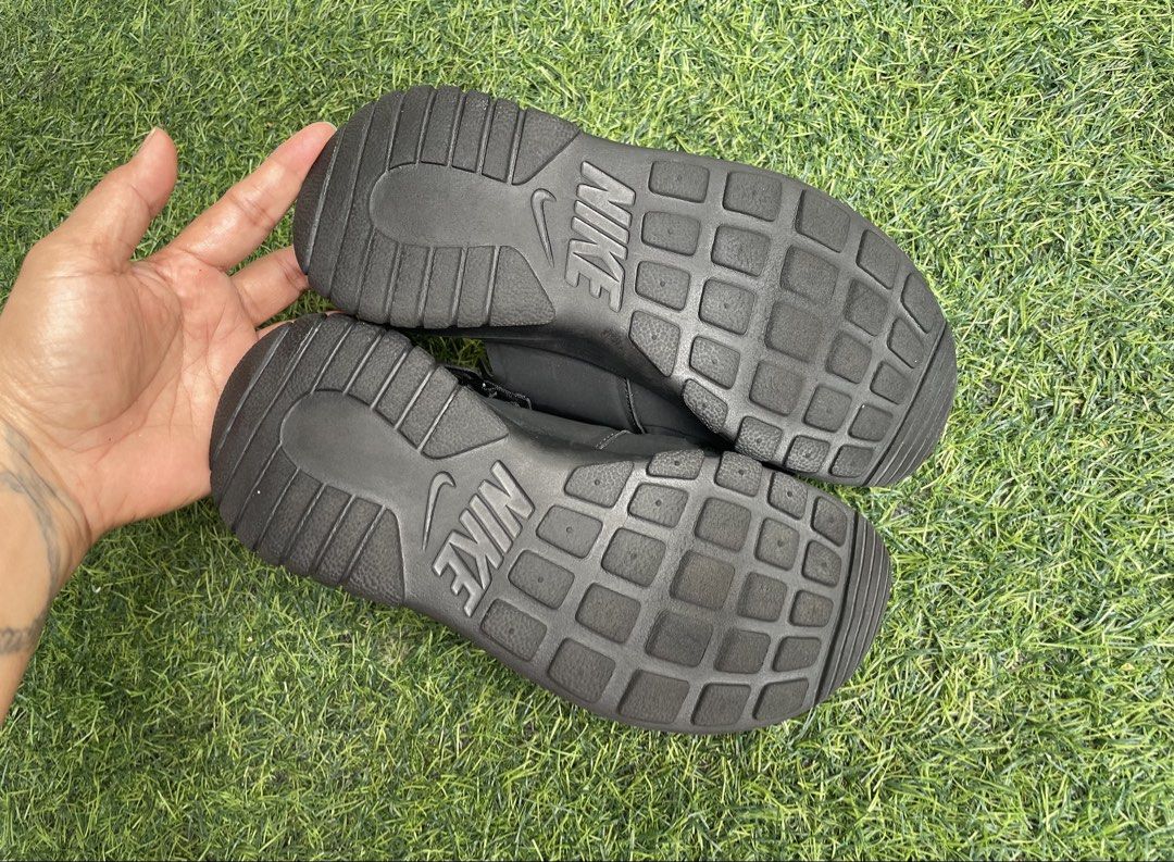 Nike Tanjun Black Sandals US Womens 6 (Category: Flats & Sandals) located in Muntinlupa City. Submitted by shefindsthrift (Listing ID 1442070502, Image 3). Description: - Nike Tanjun Sandals - Color: Black - Size: US Women's 6 - Features adjustable velcro straps for a secure fit - Comfortable and casual design - Perfect for everyday wear 1100.