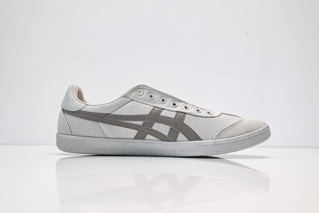 Onitsuka Tiger Light Grey Canvas Slip On Sneakers (Category: Sneakers) located in Singapore. Submitted by veritynew66 (Listing ID 1442090312, Image 3). Description: .