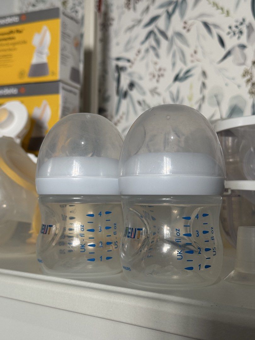 Philips Avent 4oz Baby Bottles (2 pcs) (Category: Breastfeeding & Bottle Feeding) located in Paranaque City. Submitted by declutterdp (Listing ID 1442100469, Image 1). Description: - Set of 2 Philips Avent baby bottles - Capacity: 4 oz / 120 ml each - Includes caps for hygiene - Perfect for feeding your baby - Cleaned and sanitized, ready for a new home.