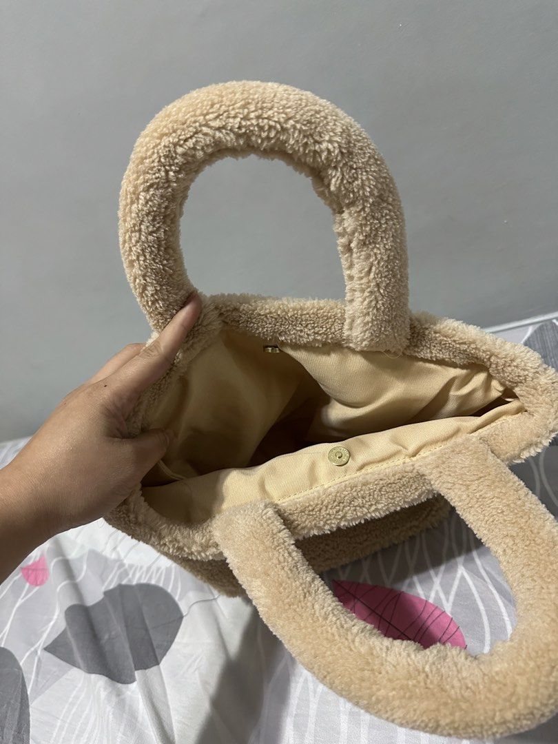 Prada beaute teddy sherpa mini tote bag (Category: Tote Bags) located in Baliuag. Submitted by katebartolo12 (Listing ID 1442071950, Image 2). Description: Gift with purchase .