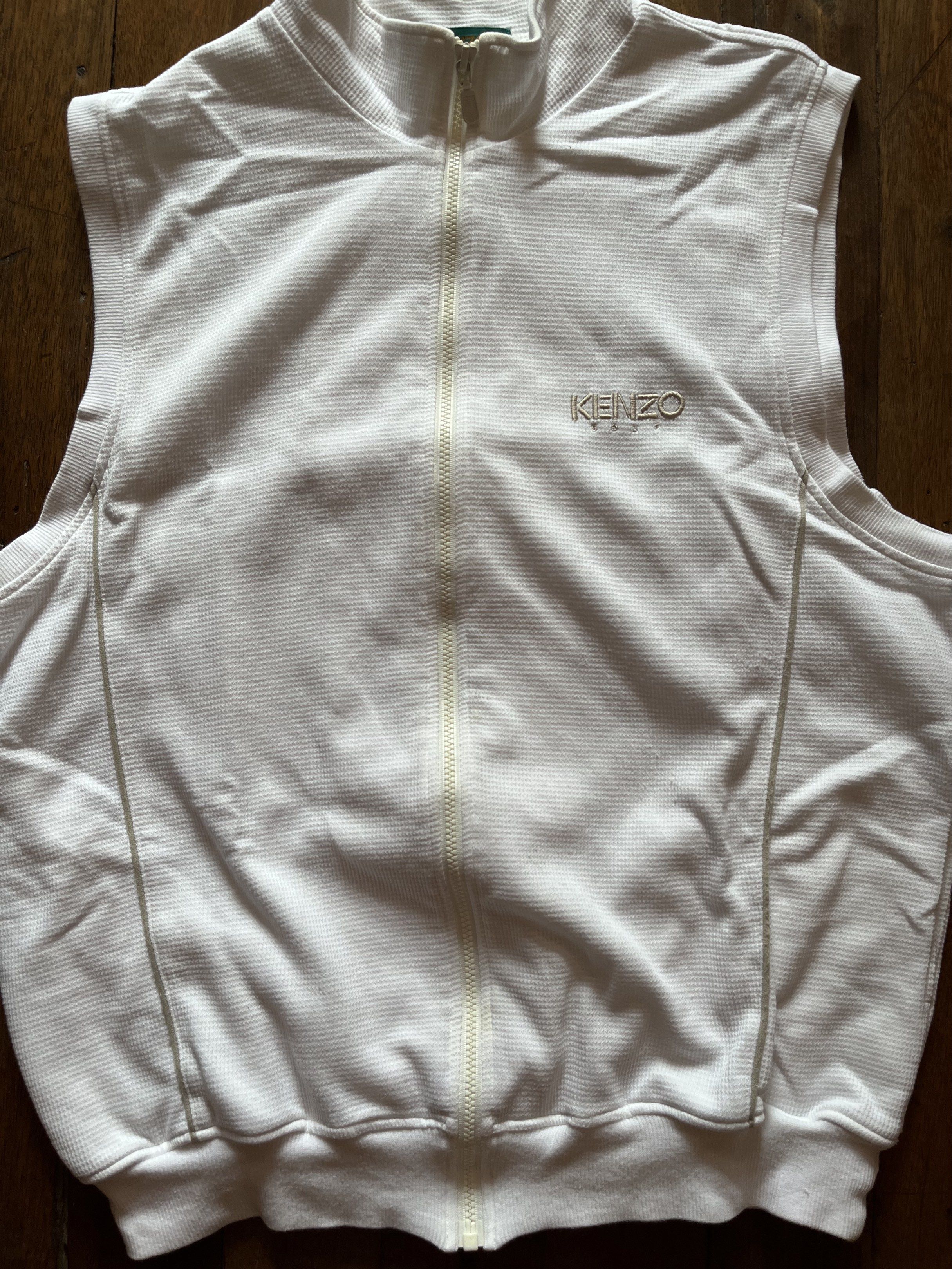 Rare Vintage Kenzo Golf White Vest (Category: Vests) located in Los Banos. Submitted by lootmeup (Listing ID 1442012156, Image 2). Description: Rare Vintage Kenzo Golf WhiteVest Made in Japan Solid condition Size: Width: 21 Length: 24 Mine P600.