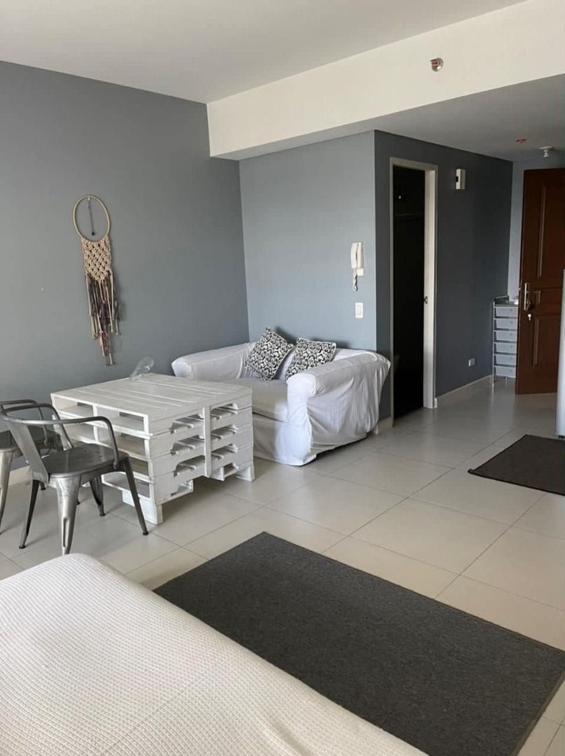 Red Oak Two Serndra Studio with Balcony (Category: Apartments & Condos) located in Mandaluyong City. Submitted by arevalojoshua_realtor (Listing ID 1441989465, Image 3). Description: Red Oak Two Serndra Studio with Balcony 41sqm Tenanted until December 2026 Php11,000,000.00.