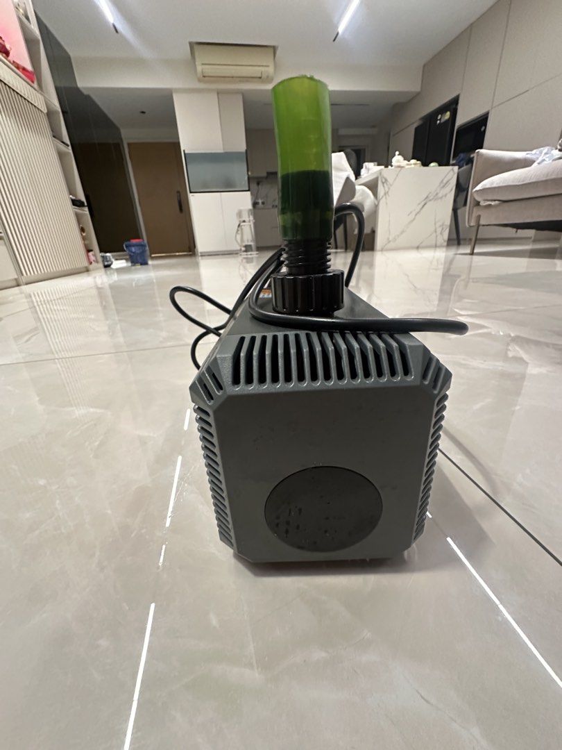 Return pump (Category: Homes & Other Pet Accessories) located in Singapore. Submitted by edenongj73766 (Listing ID 1442104994, Image 3). Description: 6800l/h To strong for my tank .