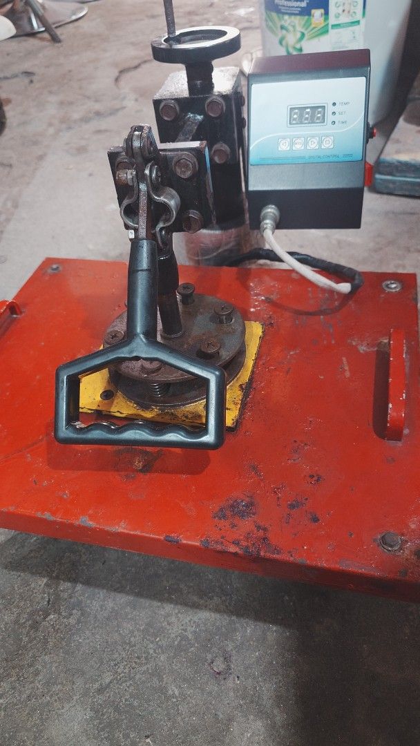 Rotary Heat Press Machine for Sublimation and Transfer (Category: Craft Supplies & Tools) located in Quezon City. Submitted by markkyzz (Listing ID 1441997007, Image 3). Description: - Rotary heat press machine - Ideal for mugs and other cylindrical items - Digital display for precise temperature and time control - Features a handle for easy operation - Fully functional with minor signs of wear - Ready for its new owner!.