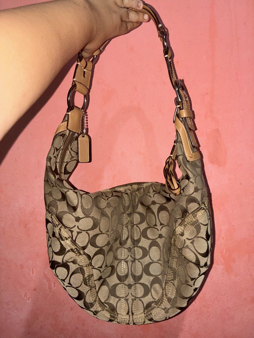 [RUSH] RARE Coach Hobo Shoulder Bag (Category: Luxury Bags & Wallets) located in Quezon City. Submitted by _stphnlswardrobe (Listing ID 1442027543, Image 1). Description: Brand: Coach Size: Medium Bag Condition: Like New Note: Paint Stain (in photo); Bought for ₱8k, selling for only ₱5k MOD: Lalamove, GGX ONLY MOP: GCash, Maya ONLY Loc: QC.